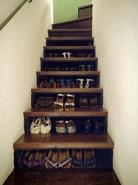 rangement chaussure dans escalier